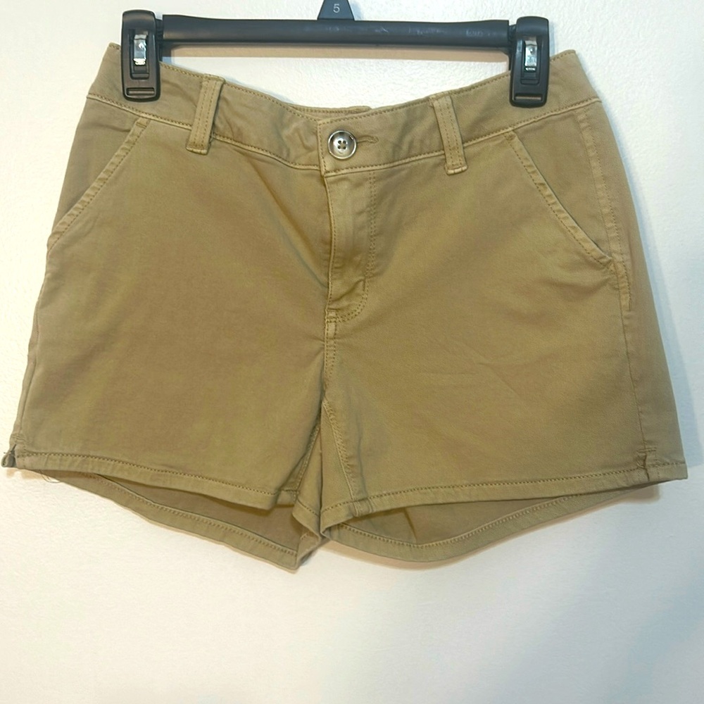 NWT size 5 Chino shorts color is tan back pockets are for show. Chino midi short